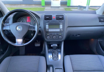 Подержанный автомобиль Volkswagen Golf Hatchback 2008 года (9 фото)