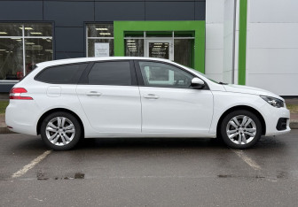 Подержанный автомобиль Peugeot 308 Wagon 2021 года (4 фото)