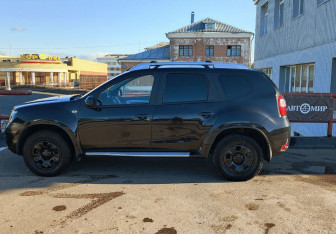 Подержанный автомобиль Nissan Terrano 2016 года (2 фото)