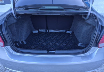 Подержанный автомобиль Volkswagen Polo Sedan 2011 года (16 фото)