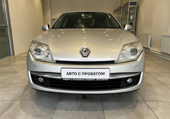 Подержанный автомобиль Renault Laguna Liftback 2008 года (2 фото)