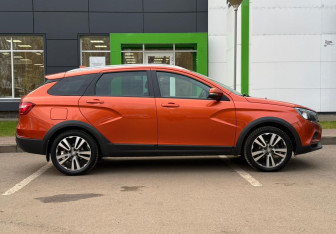 Подержанный автомобиль LADA (ВАЗ) Vesta Wagon 2018 года (4 фото)