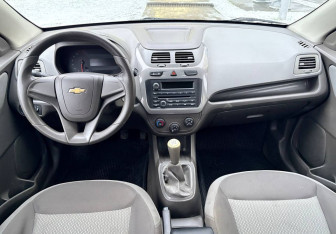 Подержанный автомобиль Chevrolet Cobalt Sedan 2013 года (10 фото)
