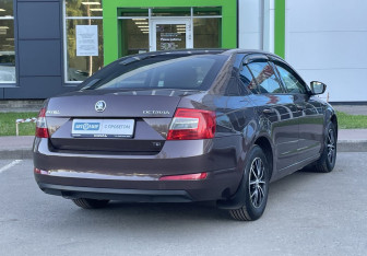 Подержанный автомобиль Skoda Octavia Liftback 2013 года (5 фото)