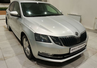 Подержанный автомобиль Skoda Octavia Liftback 2019 года (3 фото)