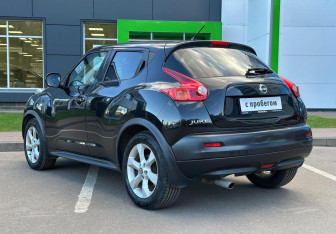 Подержанный автомобиль Nissan Juke 2011 года (7 фото)
