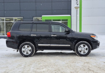 Подержанный автомобиль Toyota Land Cruiser Suv 2012 года (4 фото)