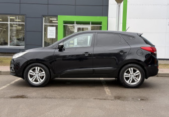 Подержанный автомобиль Hyundai ix35 2012 года (8 фото)