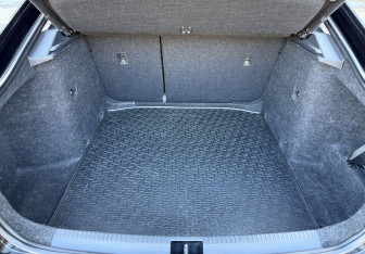 Подержанный автомобиль Skoda Octavia Liftback 2016 года (14 фото)