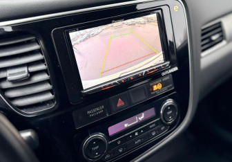 Подержанный автомобиль Mitsubishi Outlander 2014 года (14 фото)