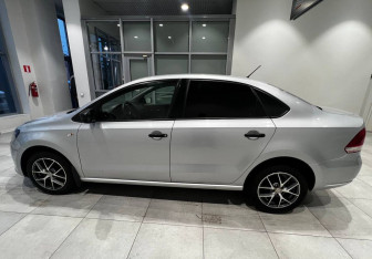 Подержанный автомобиль Volkswagen Polo Sedan 2014 года (4 фото)