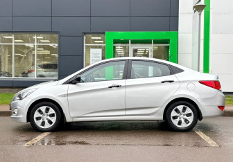 Подержанный автомобиль Hyundai Solaris Sedan 2015 года (8 фото)