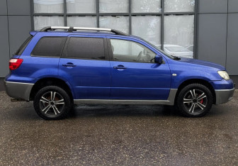 Подержанный автомобиль Mitsubishi Outlander 2005 года (6 фото)