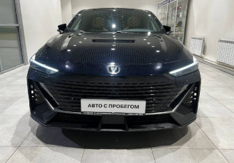 Подержанный автомобиль Changan UNI-V 2022 года (2 фото)