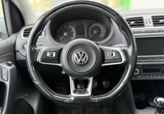 Подержанный автомобиль Volkswagen Polo Sedan 2018 года (12 фото)