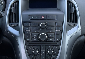 Подержанный автомобиль Opel Astra Sedan 2013 года (14 фото)