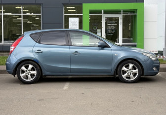 Подержанный автомобиль Hyundai i30 Hatchback 2009 года (4 фото)