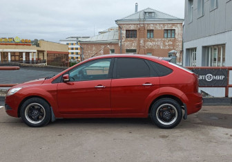 Подержанный автомобиль Ford Focus Hatchback 2009 года (5 фото)