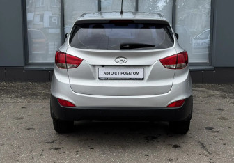 Подержанный автомобиль Hyundai ix35 2013 года (6 фото)