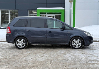 Подержанный автомобиль Opel Zafira Compactvan 2008 года (4 фото)