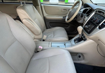 Подержанный автомобиль Toyota Highlander 2005 года (10 фото)