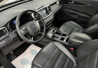 Подержанный автомобиль Kia Sorento 2018 года (9 фото)