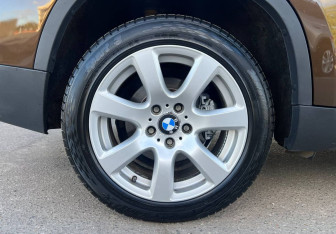 Подержанный автомобиль BMW X1 2012 года (9 фото)