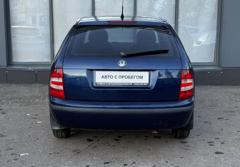 Подержанный автомобиль Skoda Fabia Wagon 2007 года (7 фото)