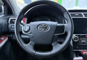 Подержанный автомобиль Toyota Camry Sedan 2012 года (12 фото)