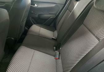 Подержанный автомобиль Kia Rio Sedan 2017 года (13 фото)