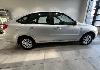 Подержанный автомобиль LADA (ВАЗ) Granta Liftback 2015 года (8 фото)