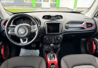 Подержанный автомобиль Jeep Renegade 2019 года (9 фото)