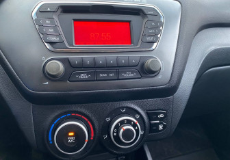 Подержанный автомобиль Kia Rio Hatchback 2013 года (14 фото)