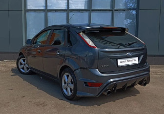 Подержанный автомобиль Ford Focus Hatchback 2010 года (6 фото)