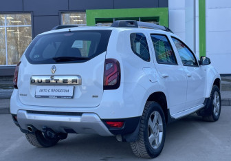 Подержанный автомобиль Renault Duster 2017 года (5 фото)