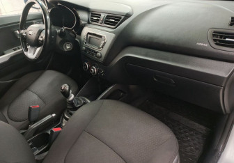Подержанный автомобиль Kia Rio Hatchback 2014 года (12 фото)