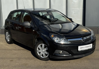 Подержанный автомобиль Opel Astra Hatchback 2010 года (3 фото)