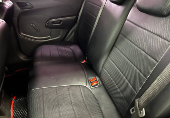 Подержанный автомобиль Chevrolet Aveo Sedan 2012 года (12 фото)