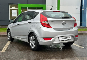 Подержанный автомобиль Hyundai Solaris Hatchback 2012 года (7 фото)
