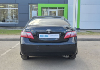 Подержанный автомобиль Toyota Camry Sedan 2006 года (6 фото)