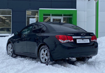 Подержанный автомобиль Chevrolet Cruze Sedan 2011 года (7 фото)
