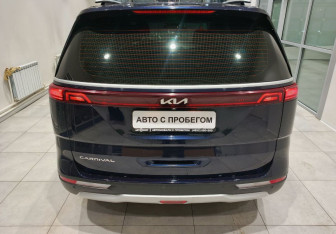 Подержанный автомобиль Kia Carnival 2021 года (8 фото)