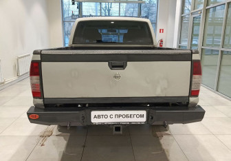 Подержанный автомобиль Nissan NP300 2012 года (5 фото)