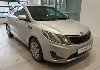Подержанный автомобиль Kia Rio Hatchback 2014 года (3 фото)