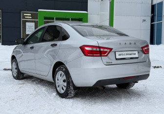 Подержанный автомобиль LADA (ВАЗ) Vesta Sedan 2016 года (7 фото)