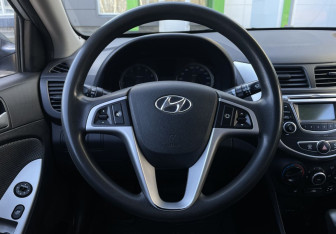 Подержанный автомобиль Hyundai Solaris Sedan 2013 года (12 фото)