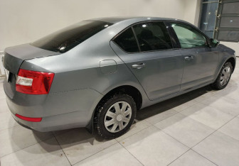 Подержанный автомобиль Skoda Octavia Liftback 2015 года (10 фото)