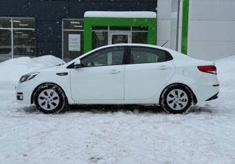 Подержанный автомобиль Kia Rio Sedan 2015 года (7 фото)