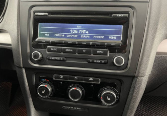 Подержанный автомобиль Volkswagen Golf Hatchback 2012 года (13 фото)