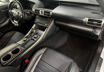 Подержанный автомобиль Lexus IS Sedan 2014 года (15 фото)